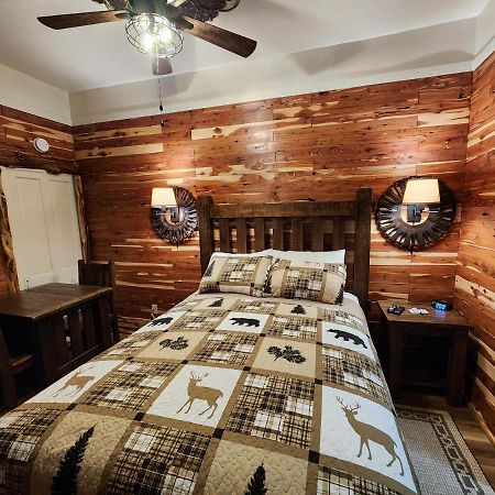 Log Cabin Inn Eureka Springs Buitenkant foto
