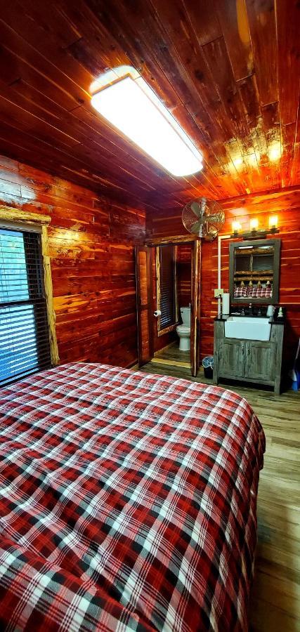 Log Cabin Inn Eureka Springs Buitenkant foto