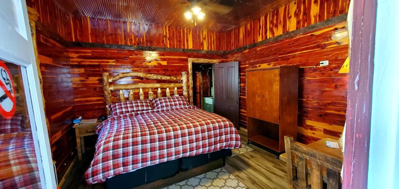 Log Cabin Inn Eureka Springs Buitenkant foto
