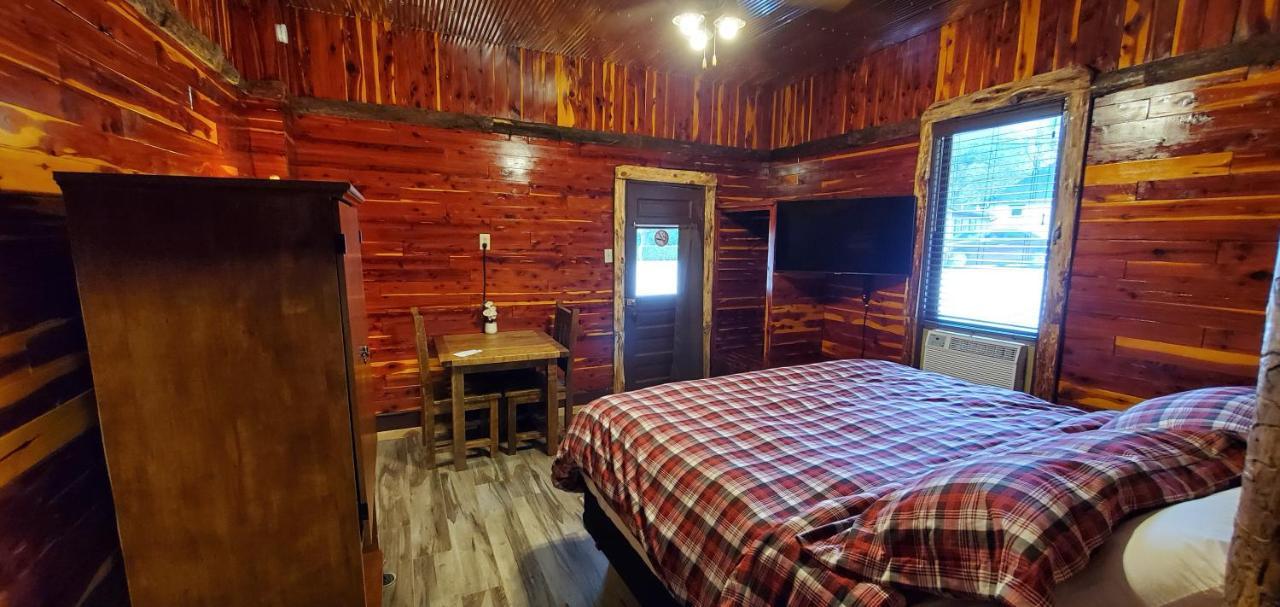 Log Cabin Inn Eureka Springs Buitenkant foto