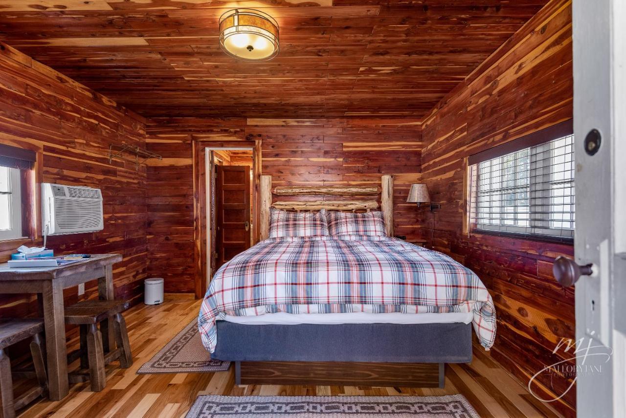 Log Cabin Inn Eureka Springs Buitenkant foto