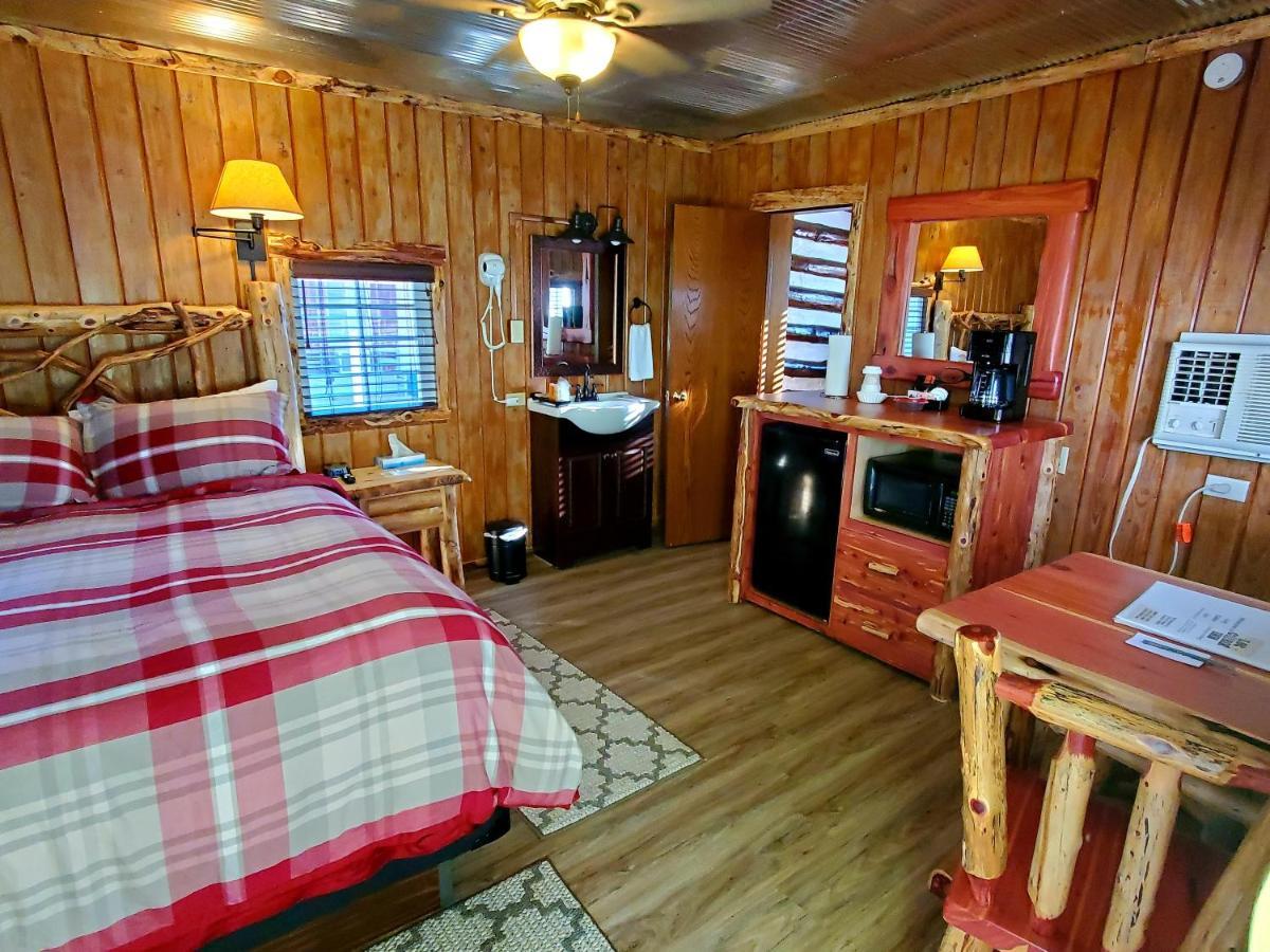 Log Cabin Inn Eureka Springs Buitenkant foto