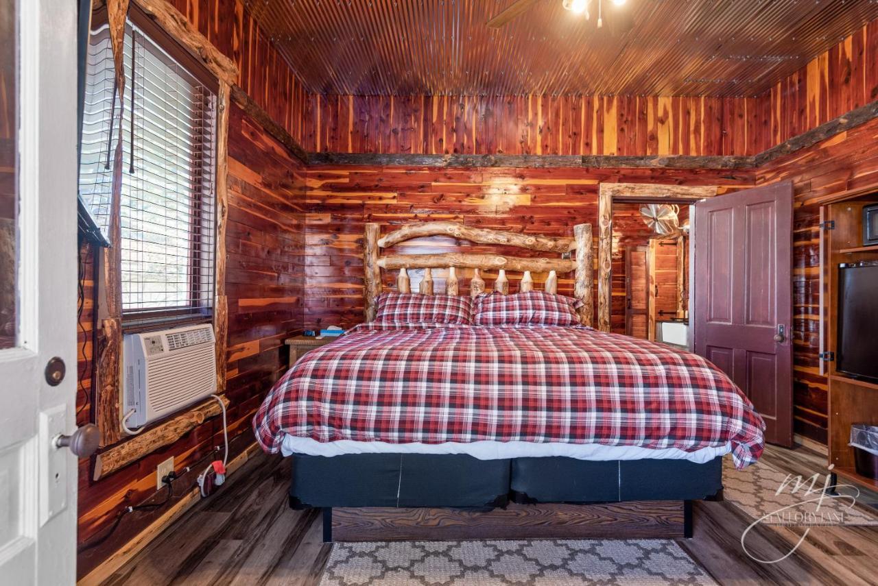 Log Cabin Inn Eureka Springs Buitenkant foto