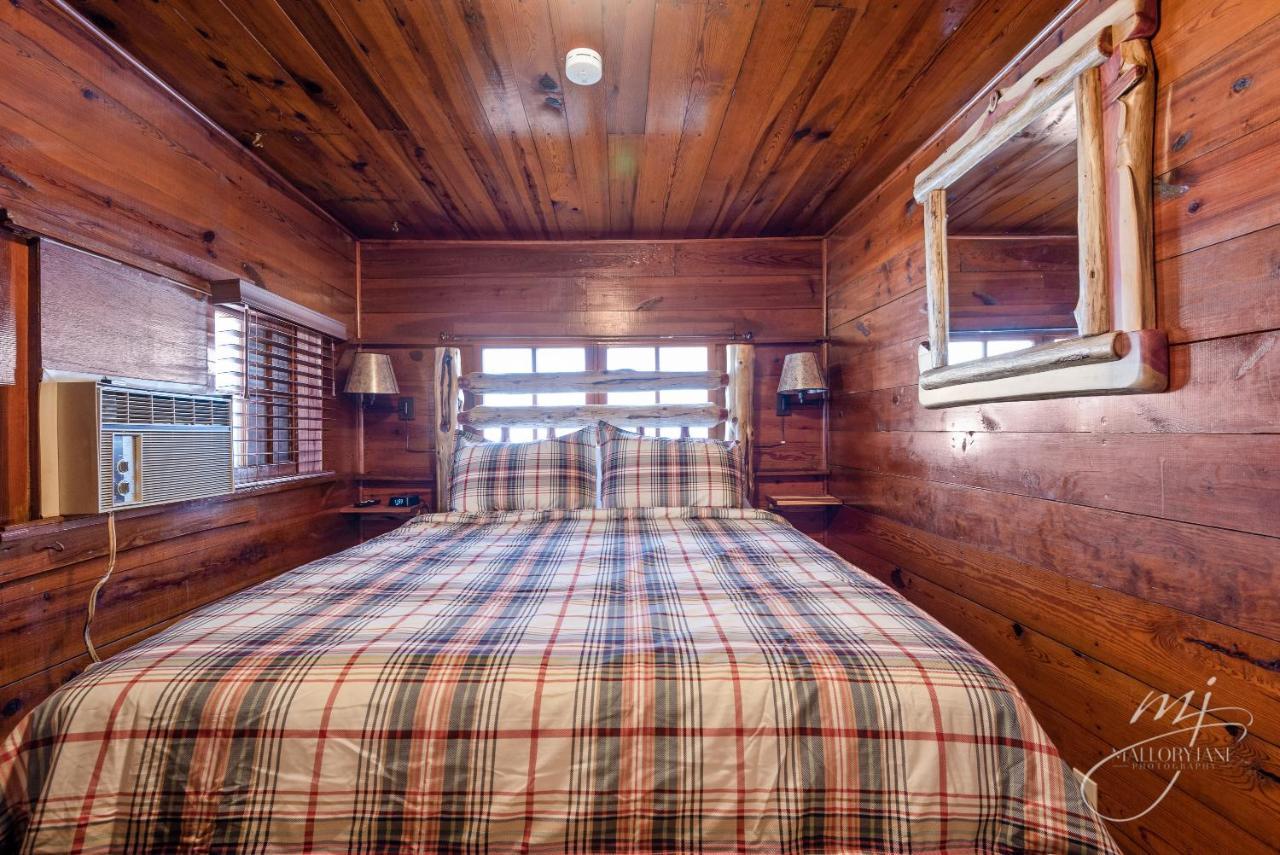 Log Cabin Inn Eureka Springs Buitenkant foto