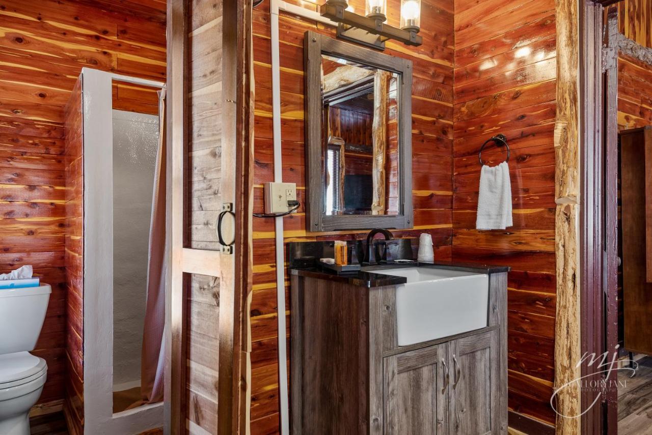 Log Cabin Inn Eureka Springs Buitenkant foto