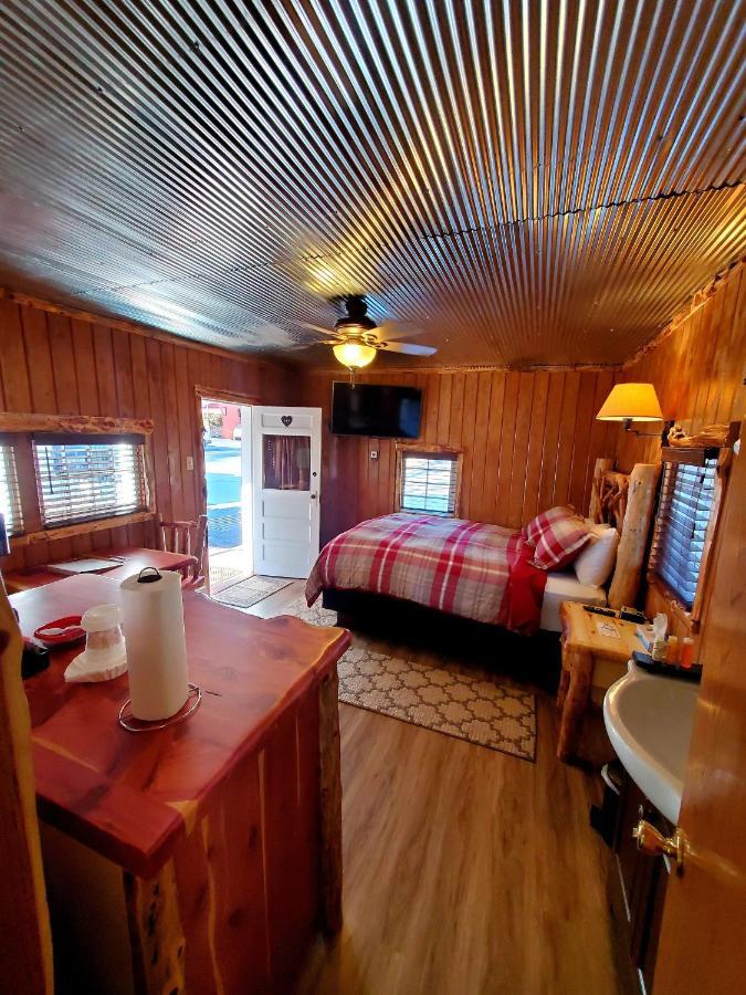 Log Cabin Inn Eureka Springs Buitenkant foto