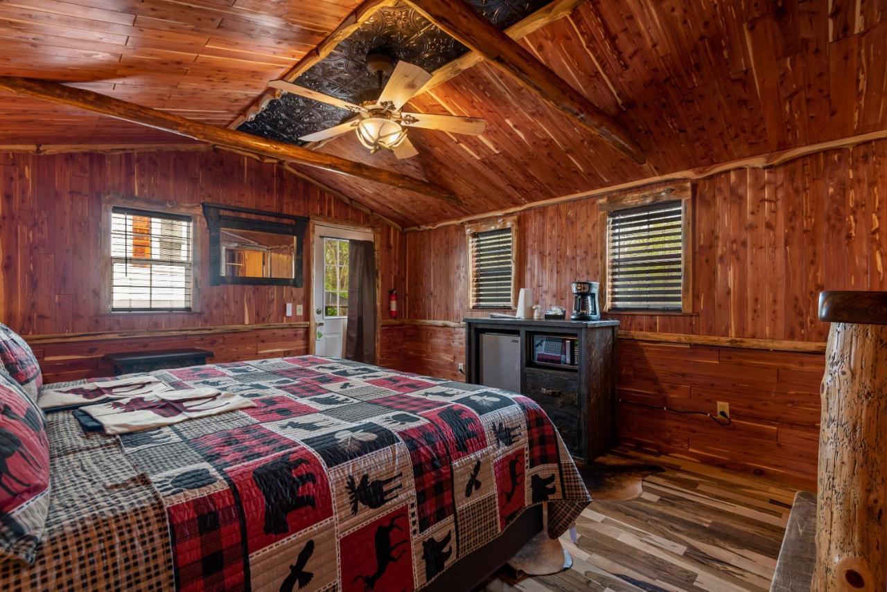 Log Cabin Inn Eureka Springs Buitenkant foto
