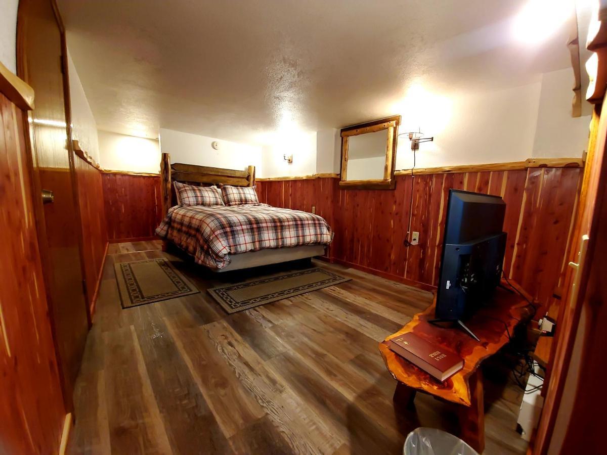 Log Cabin Inn Eureka Springs Buitenkant foto