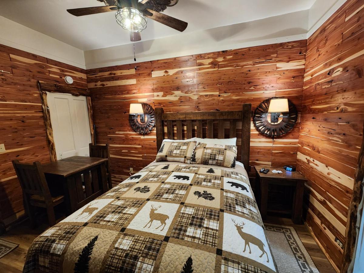 Log Cabin Inn Eureka Springs Buitenkant foto
